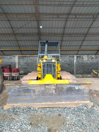 Bulldozer KOMATSU/ BULLDOZER D31P-20 – TRI 122 1 ~blog/2025/6/16/foto_tri_122