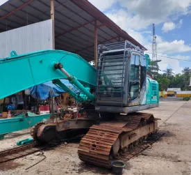 KOBELCO EXCAVATOR SK 210  TRI 82